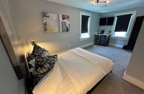 Newport Hotel | Spacious and modern 1 Bed/1 Bath/Dog friendly with parking on Historic Pelham St.