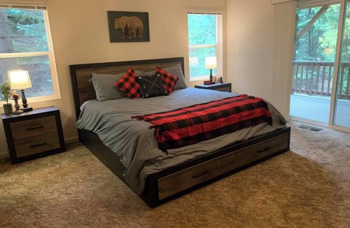 Shaver Lake Cabin | Spacious and Serene 4-bedroom cabin in enchanting Shaver Lake with WiFi
