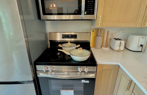 Oakdale House | Spacious, beautiful 5 Bed, 2.5 Bath modern house in Saint Paul for extended stay