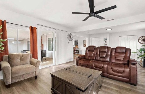 Sun City House | Spacious, Charming 2-bedroom Menifee Home, 30 mins to Disneyland!
