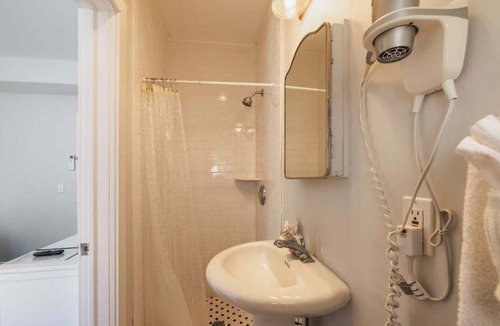 Sun City House | Spacious, Charming 2-bedroom Menifee Home, 30 mins to Disneyland!