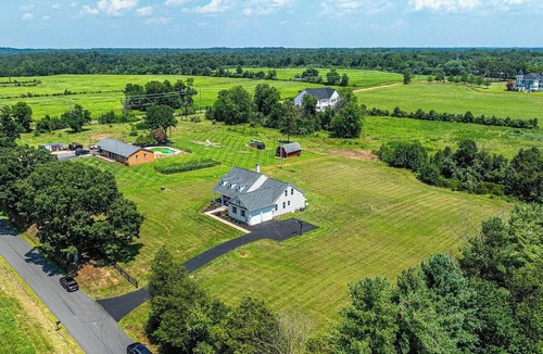 Haymarket House | Spacious Country Retreat with 5BR & Mountain Views