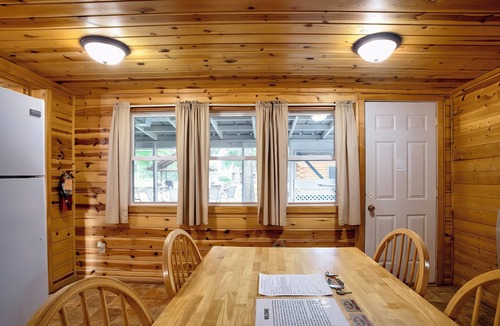 Buffalo City Cabin | Spacious Crane Cabin #4 w/Porch & Fire Pit