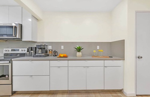 Fox Hills Condo | Spacious Culver City Condo | Pool | Free Parking