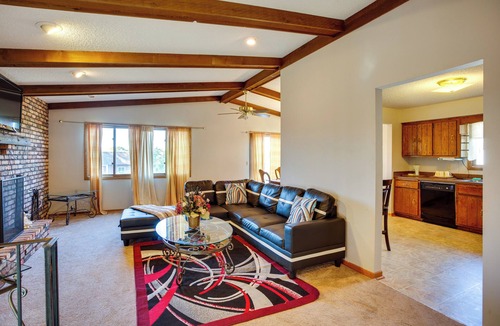 Brooklyn Park Cottage | Spacious Family Home: 11 Mi to Dtwn Minneapolis!
