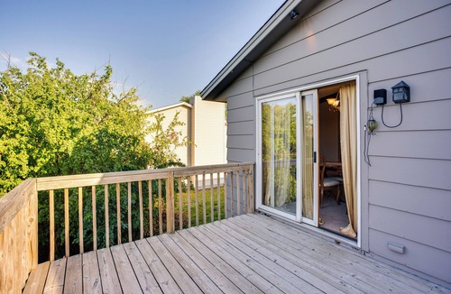 Brooklyn Park Cottage | Spacious Family Home: 11 Mi to Dtwn Minneapolis!