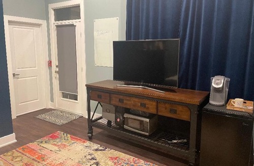 Northern Liberties House | Spacious Guest Suite - Private Entrance From Street