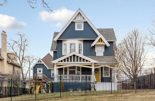 Downtown Omaha House | Spacious Historic Manor W/Modern aesthetics. Best Location: Walk to Blackstone