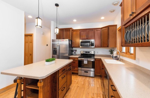 The Galena Territory House | Spacious-Hot Tub-Pool Table-Screen Porch-6 Bedroom-6 Bathroom