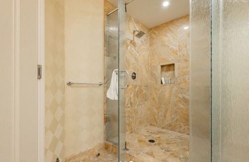 Las Vegas Hotel | Spacious hotel suite in marvelous Las Vegas with no resort fee, free coffee/WiFi