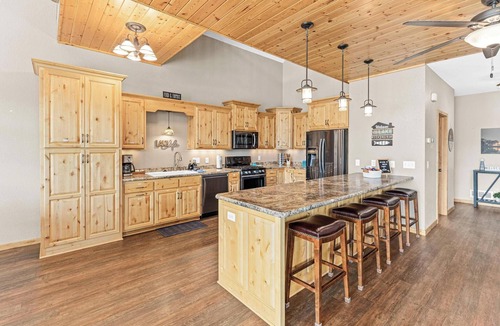 Lindstrom Cabin | Spacious|Lakefront|Gameroom|Multi-generational