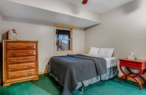 Harshaw Cabin | Spacious Lakefront Home with Dock - Water Views, Free Internet, Washer & Dryer