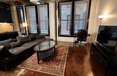 Downtown Los Angeles Apartment | Spacious Loft in the Heart of DTLA!