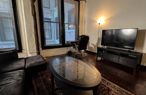 Downtown Los Angeles Apartment | Spacious Loft in the Heart of DTLA!