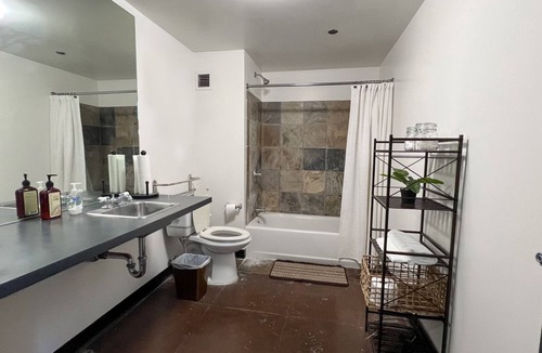 Downtown Los Angeles Apartment | Spacious Loft in the Heart of DTLA!