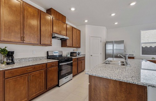 Rhodes Ranch House | Spacious modern cozy 5-bedroom single house near parks in south west Las Vegas