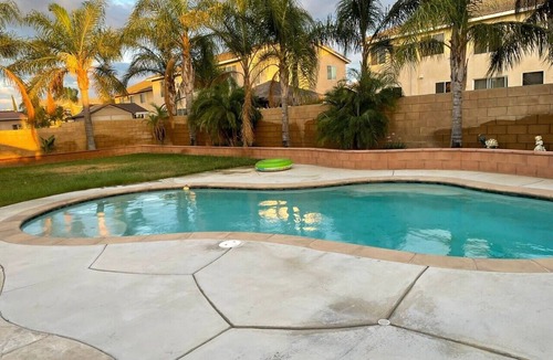Mira Loma House | Spacious Modern Home with Swimming Pool