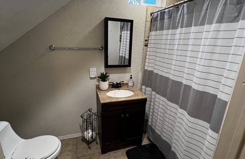 Roseville Apartment | Spacious & Modern studio in the Heart of Roseville