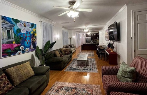 Broadmoor Apartment | Spacious Napoleon Ave Condo