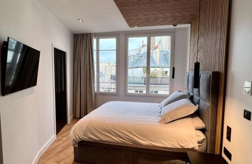 Quartier du Mail Apartment | Spacious newly renovated loft with AC