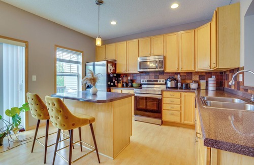 Roseville House | Spacious & Quiet Townhome In the Twin Cities