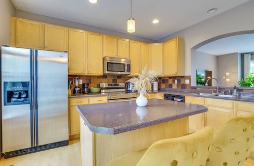 Roseville House | Spacious & Quiet Townhome In the Twin Cities