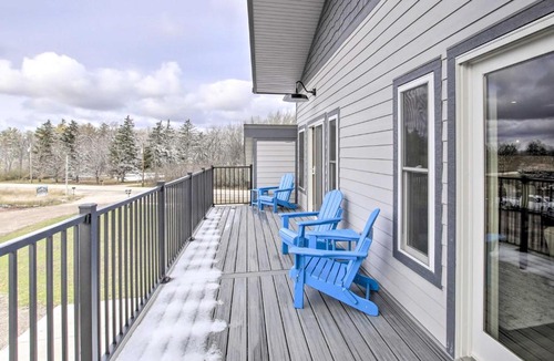 Pipe House | Spacious Recently Built Home < 1 Mi to Lake!