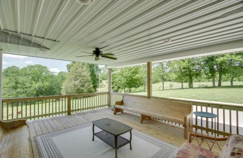 Lauderdale County House | Spacious Rural Getaway in Lexington w/Deck!