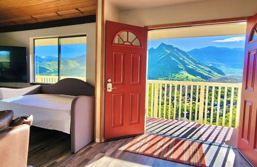 Three Rivers House | Spacious Sequoia Park 5 bed 3 bath house w/AC & WIFI in charming Three Rivers