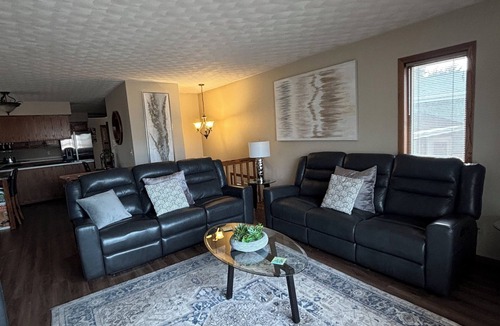 Appleton House | Spacious three bedroom newly renovated home with beautiful outdoor space