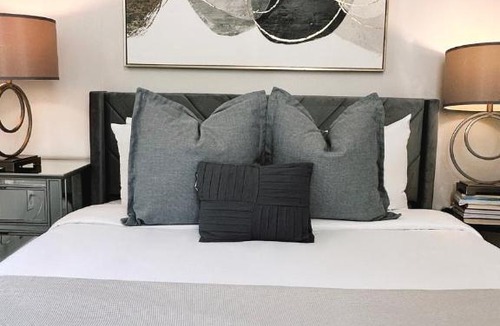 Downtown Apartment | Spacious Three-Bedroom, Sleeps 6, Downtown Providence