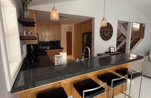 Chico House | Spacious upscale 3 bedroom with hot tub and outdoor spaces!