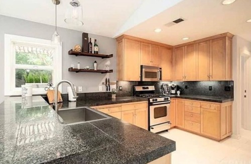 Chico House | Spacious upscale 3 bedroom with hot tub and outdoor spaces!