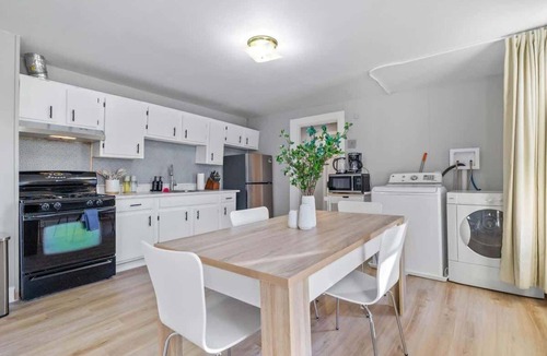 Winter Hill House | Spacious w Parking + Yard + Game | T Harvard MIT
