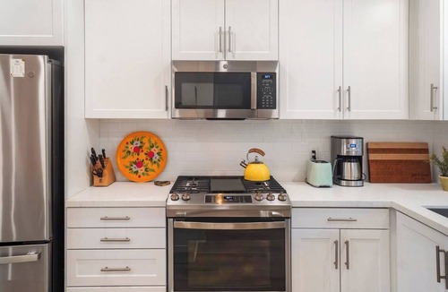 Ventura Condo | Spanish-Style 3 bedroom/4 bath Condo, 2 offices, 5 Min Walk to Beach 1900 sqft