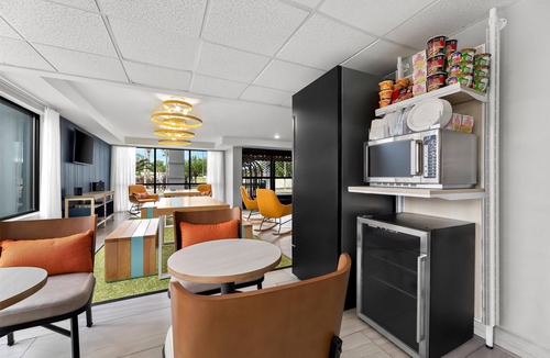 Gulf Hills Hotel | Spark by Hilton Biloxi Ocean Springs
