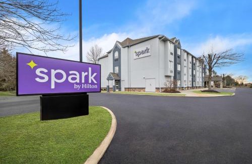 Dulles Hotel | Spark by Hilton Sterling Dulles Airport