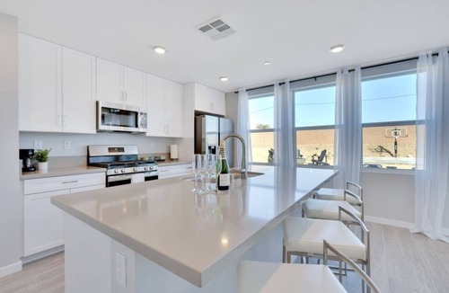 Desert Hot Springs Villa | Specials-ask +gameroom+basketball+fire pit+bbq+beautiful pool+spa+mountain views
