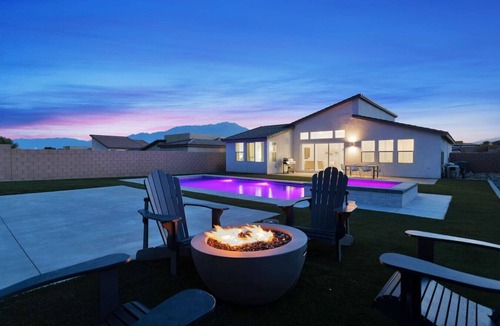 Desert Hot Springs Villa | Specials-ask +gameroom+basketball+fire pit+bbq+beautiful pool+spa+mountain views