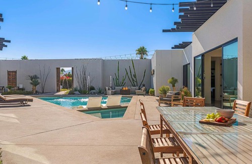 Racquet Club West House | Spectacular Resort-Style Oasis by Rather Be Properties