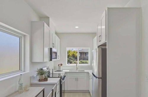 Rolando Village Apartment | Splendid 1-bedroom apartment in delightful La Mesa with AC and Laundry