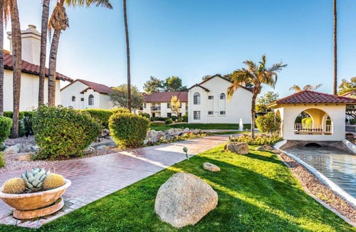 Central Scottsdale Condo | Splendid Condo in Prime Scottsdale Location - 2BD/2BA & Pool!