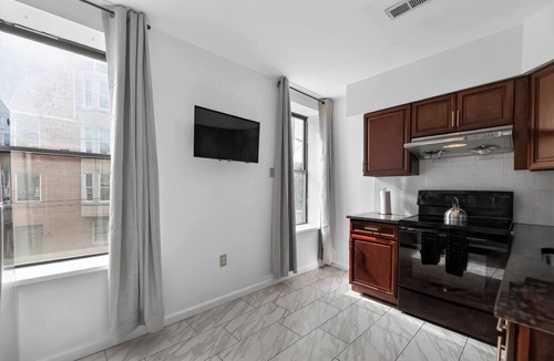 Fairmount Apartment | Spring Garden 2BR | Sleeps 8 | Prime Location