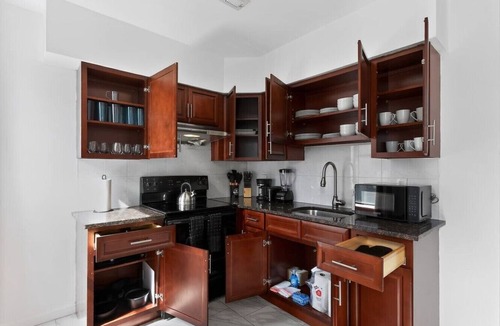 Fairmount Apartment | Spring Garden 2BR | Sleeps 8 | Prime Location
