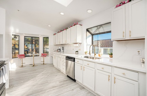 La Presa House | Spring Valley Retreat with Panoramic Views