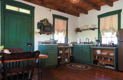 Steelville Cottage | Spruce Edge Guest House