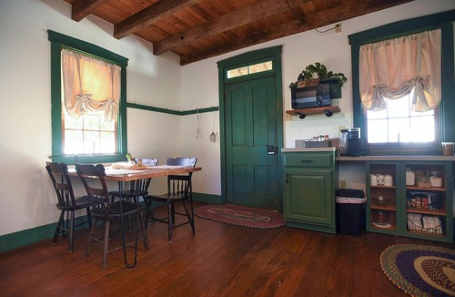 Steelville Cottage | Spruce Edge Guest House