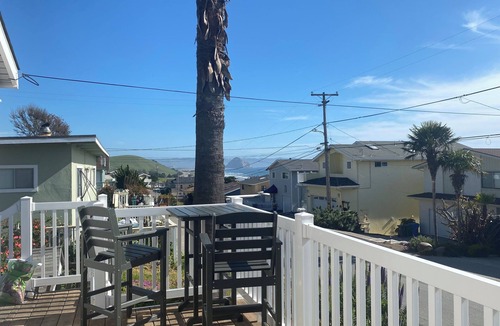 Cayucos House | StarLitSands - Comfortable 2-bed house in Cayucos, view of Morro Rock and Ocean