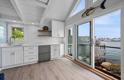 Gloucester House | Stay at Rocky Neck
