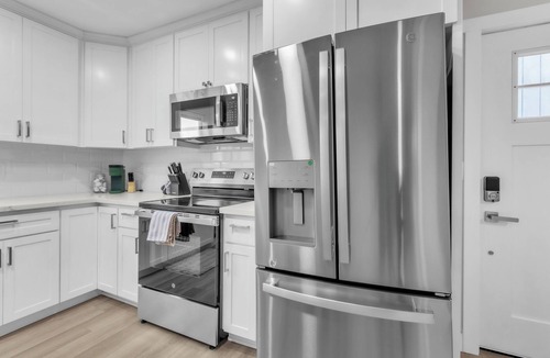 Sacramento House | Stay Bright. Stay Relaxed. Stay at Sacramento Hideaway.
